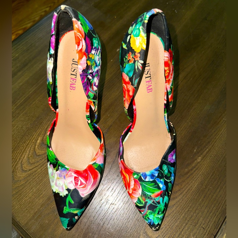 Flower Pattern Pumps - image 1